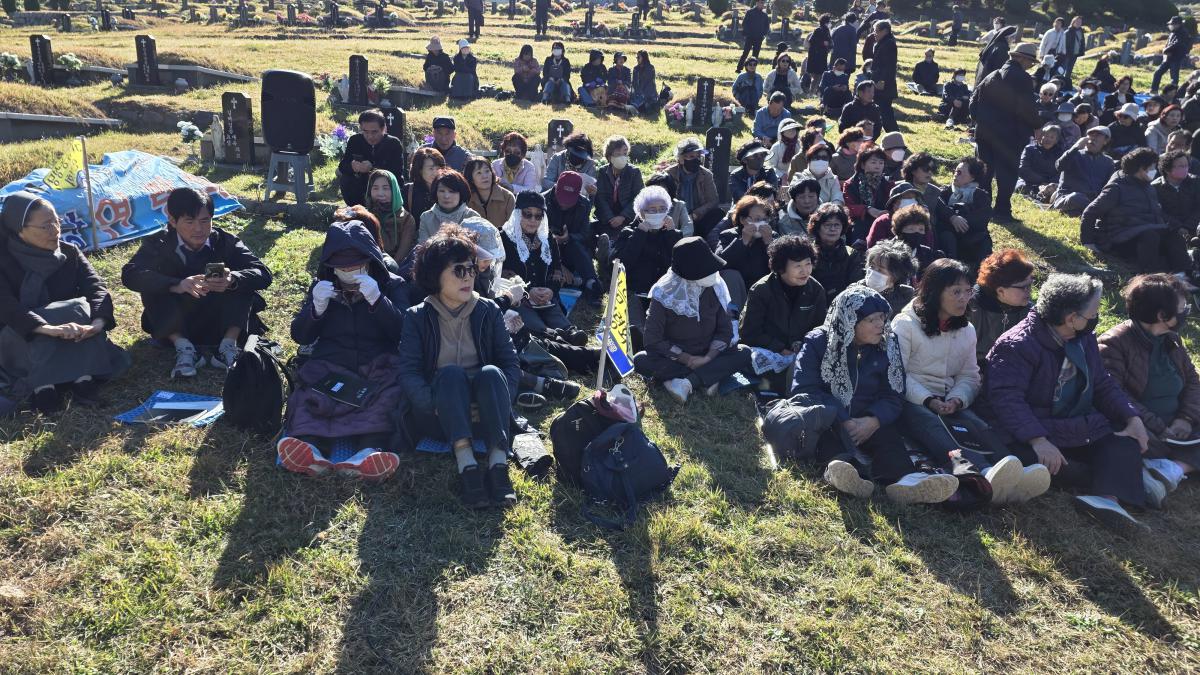 위령의날 고성이화공원묘원 20251103 (15).jpg