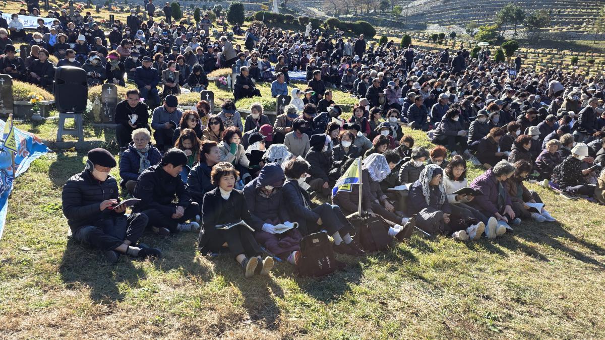 위령의날 고성이화공원묘원 20251103 (19).jpg